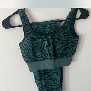 Green Zebra Print Women's Workout Set
